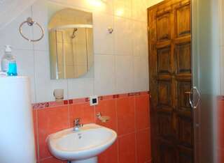 Гостевой дом Guest House Dzakovic Stana Жабляк Двухместный номер с 2 отдельными кроватями и собственной ванной комнатой за пределами номера-5