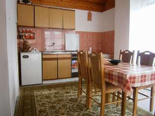 Гостевой дом Guest House Dzakovic Stana Жабляк Двухместный номер с 2 отдельными кроватями и собственной ванной комнатой за пределами номера-9