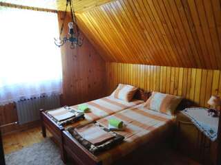 Гостевой дом Guest House Dzakovic Stana Жабляк Двухместный номер с 2 отдельными кроватями и собственной ванной комнатой за пределами номера-12