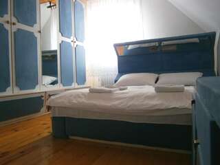 Гостевой дом Guest House Dzakovic Stana Жабляк Номер с кроватью размера «queen-size» и общей ванной комнатой-2