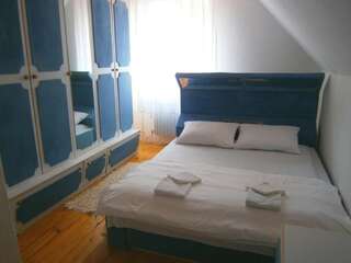 Гостевой дом Guest House Dzakovic Stana Жабляк Номер с кроватью размера «queen-size» и общей ванной комнатой-3