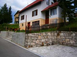 Гостевой дом Guest House Dzakovic Stana Жабляк Номер с кроватью размера «queen-size» и общей ванной комнатой-9